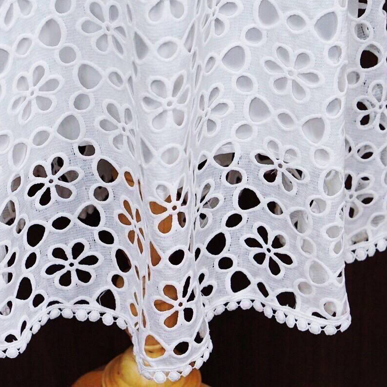 kudapy เดรสยาวออกงานผ้าลุกไม้สีขาว สีดำ เดรสคอวี ลูกไม้ฉลุ มีซับในอย่างดี