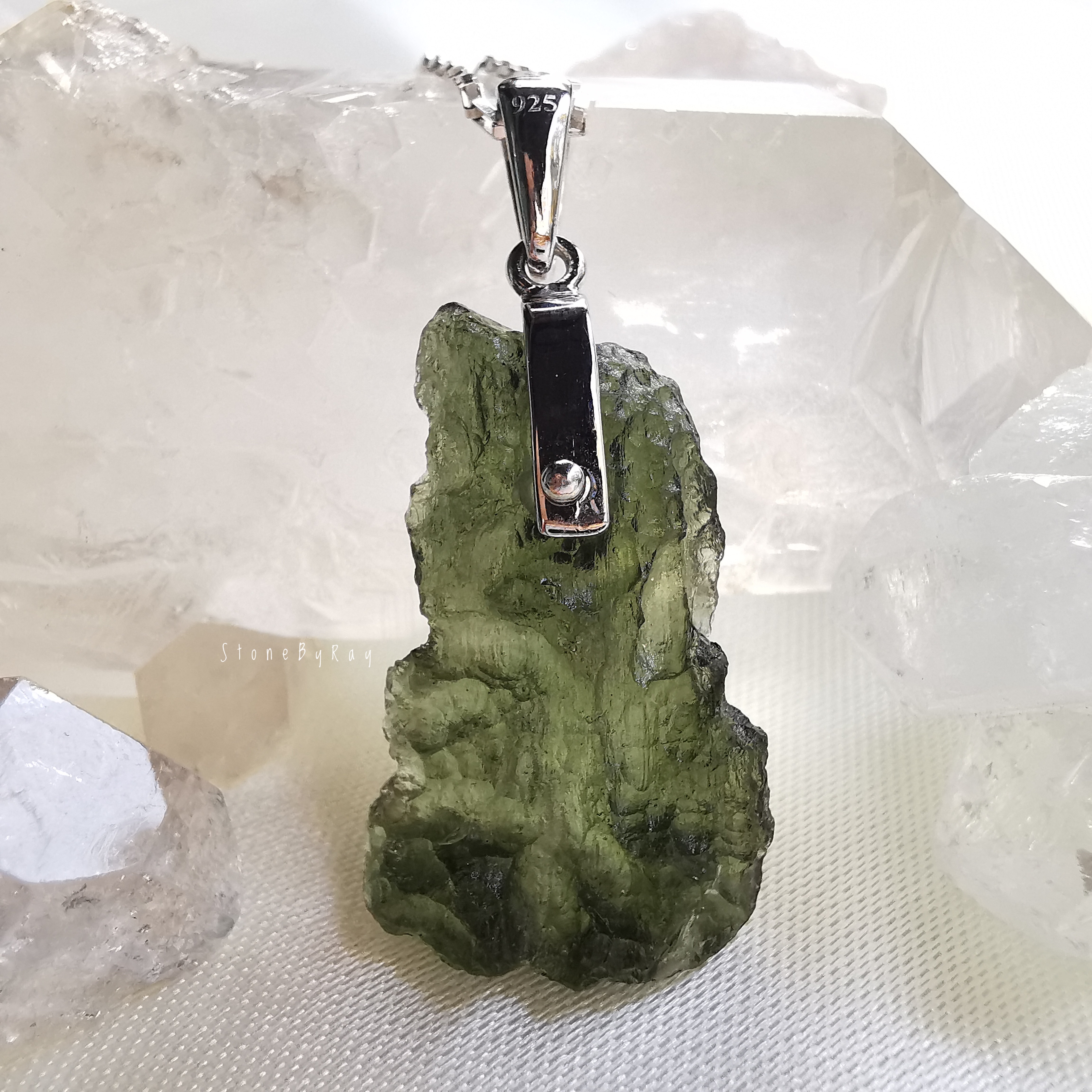 สร้อยคอเงินจี้สะเก็ดดาวโมดาไวท์(Moldavite)