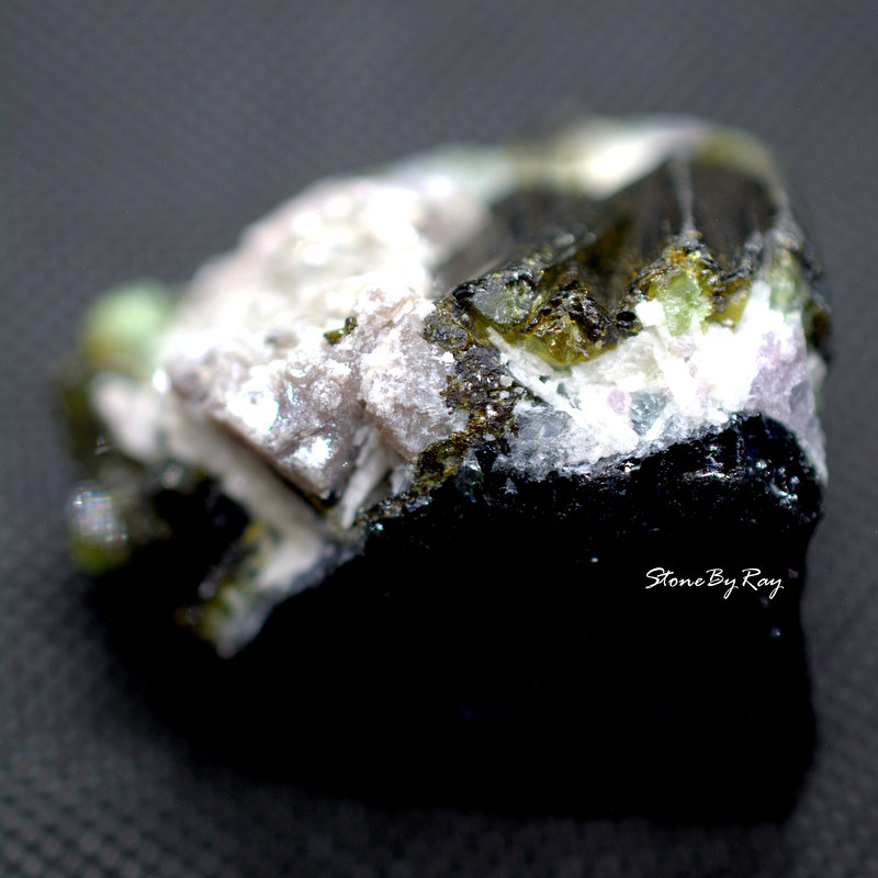 กรีนทัวมาลีน(Green Tourmaline)
