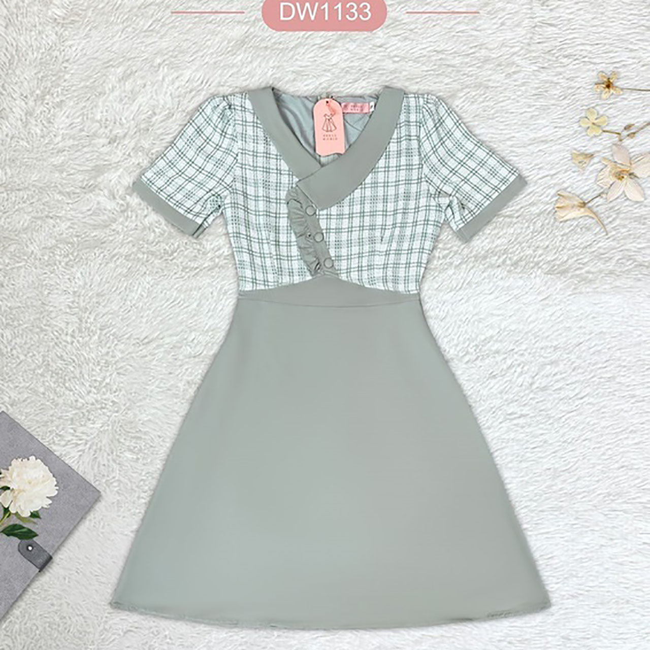 kudapy เดรสสั้นสีฟ้า สีเขียว สีชมพู สีพื้นทรงบานแต่งเสื้อลาย+กระดุม 3 ชิ้น