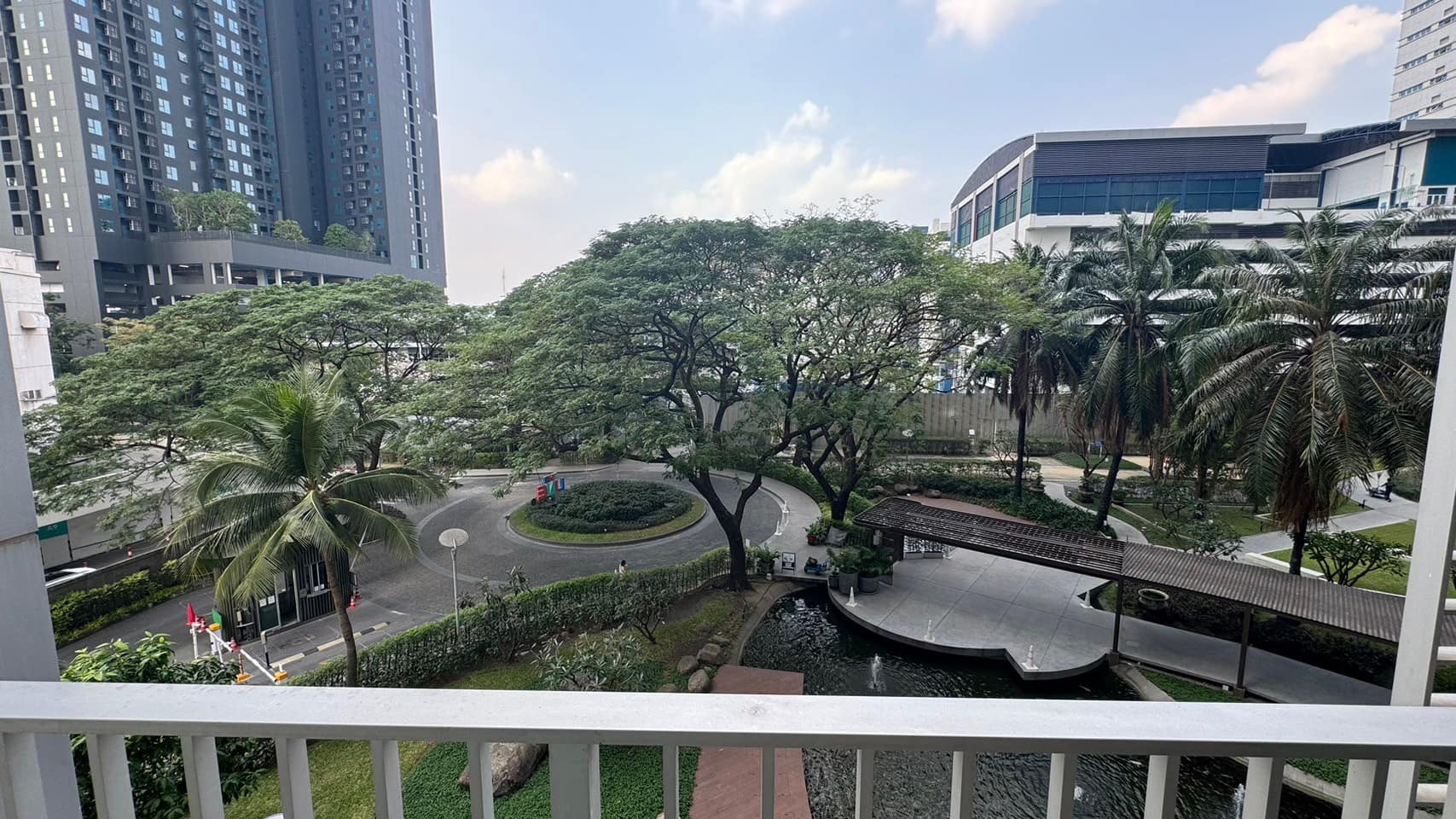 ให้เช่าคอนโด THE LINE Phahonyothin Park (เดอะ ไลน์ พหลโยธิน พาร์ค) - ตกแต่งเฟอร์ครบมีเครื่องซักผ้าห้องกว้างน่าอยู่ - การเดินทาง: ใกล้ BTS ห้าแยกลาดพร้าว และ MRT พหลโยธิน