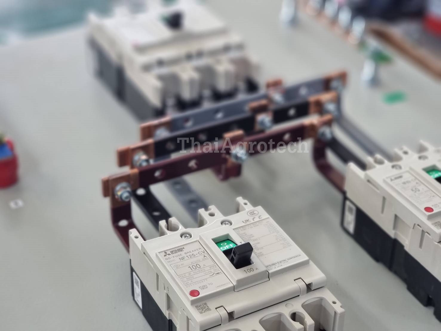 SOLAR DB ตู้คอนโทรล สำหรับระบบโซล่าเซลล์ AC 380V 3เฟส, 1Main Circuit Breaker, 2 Miniature Circuit Breaker