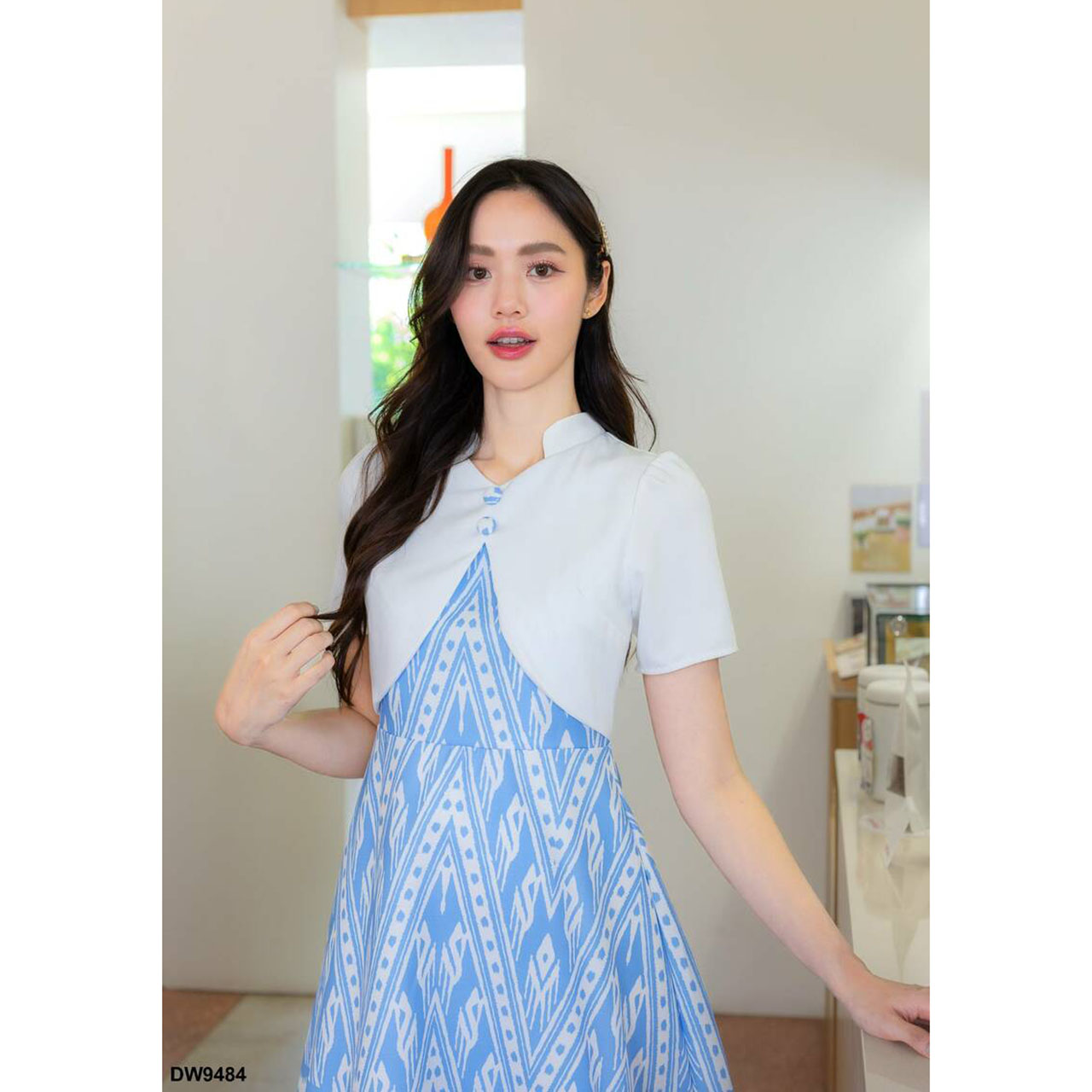 kudapy เดรสสั้นสีฟ้า ผ้าลายไทยกั๊กผ้าพื้น แขนสั้น ใส่ออกงานสวยดูดี