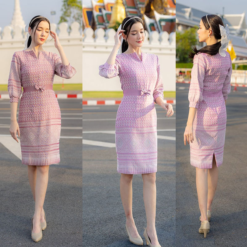 kudapy เดรสสั้นสีชมพู/สีม่วง ผ้าไทยลายขอคอวี แต่งโบว์ตรงเอว ใส่ออกงาน สวยดูดี เรียบร้อย