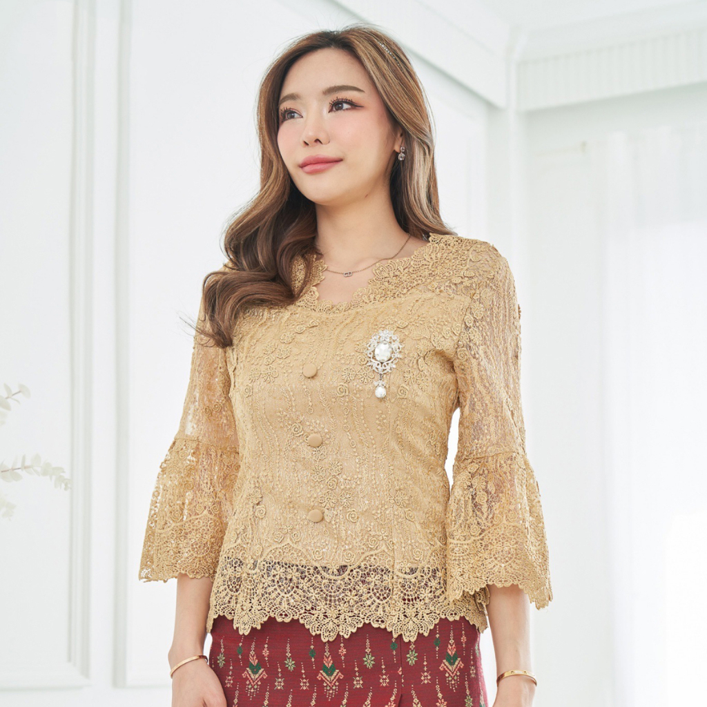 kudapy เซ็ทเสื้อลูกไม้ใยบวบดอกลอยเกรดพรีเมี่ยมสีส้ม/สีทอง มาพร้อมกับผ้าถุง ผ้าไหมแพรวากาฬสินทร์สำเร็จรูปอัดกาวอย่างดี