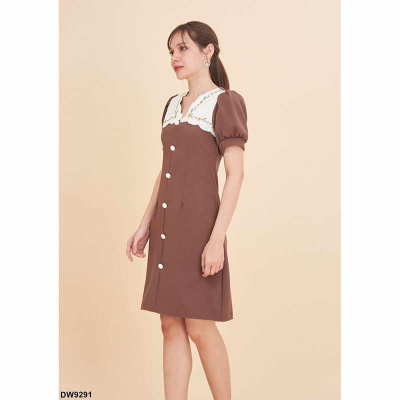 kudapy เดรสสั้นสีแดง/สีน้ำตาล/สีกรม อกปักลูกไม้แขนจั๊ม ใส่สบายสวยดูดี