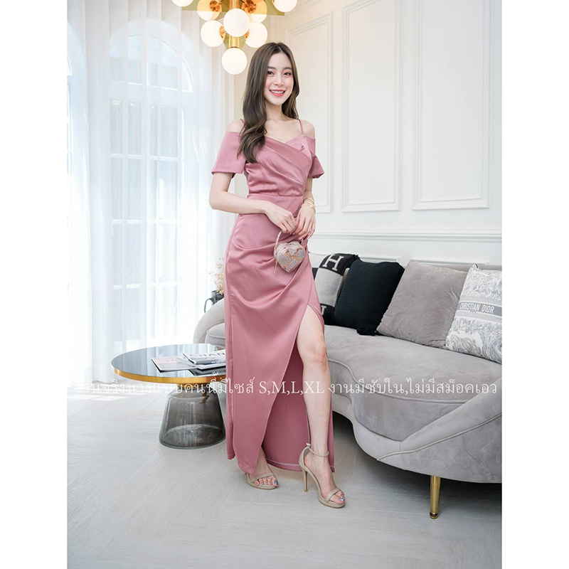 kudapy เดรสยาวสีชมพู/สีโอวัลตีน ปาดไหล่มีแขน จับจีบผ่าข้าง ผ้าเครปซาตินเนื้อดีมีซับใน เดรสออกงาน