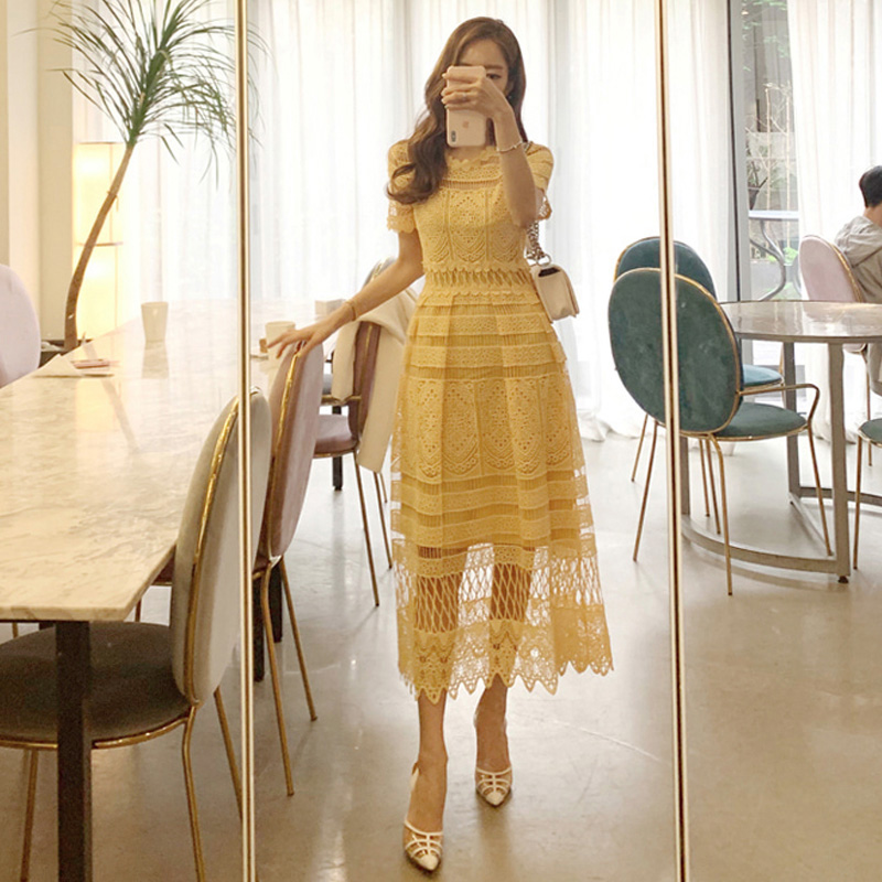 kudapy เดรสยาวสีเหลือง ผ้าลูกไม้แบบถักโครเชต์ คอกลม แขนสั้น กระโปรงทรงเอยาว