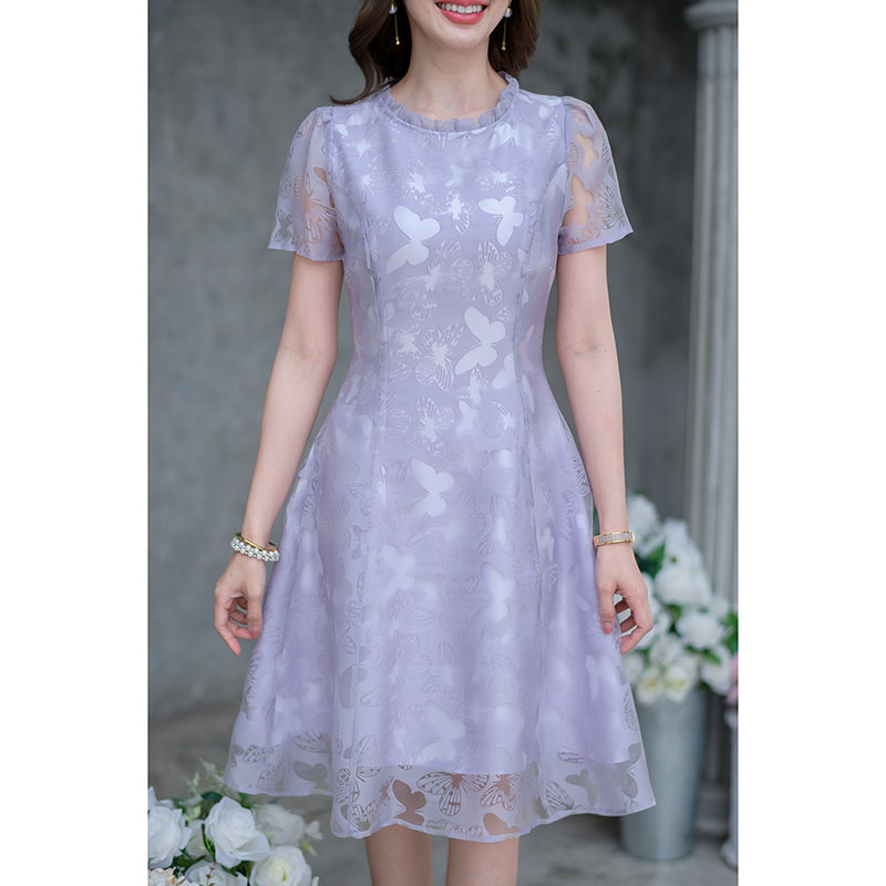 kudapy เดรสสั้นสีชมพูนู้ด/สีม่วง ผ้าแก้ว ทอลายผีเสื้อ สวยหวาน ช่วงคอมีดีเทลจับจีบสวย แพทเทิ้ลตีเกล็ดยาว ใส่แล้วทำให้ดูเอวเพรียวสวย