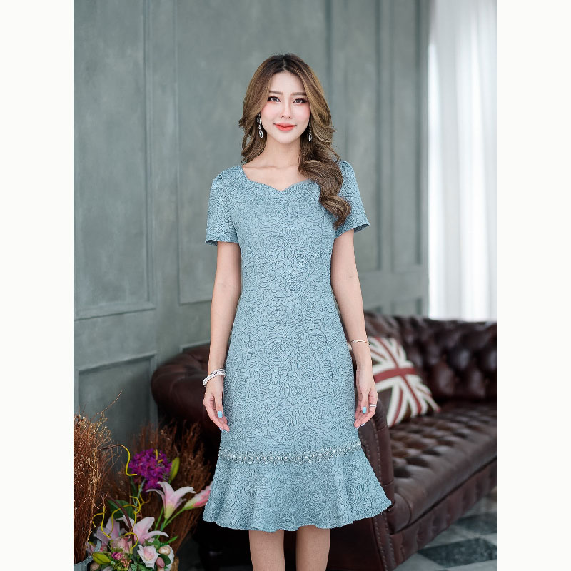 kudapy เดรสสั้นสีชมพูกลีบบัว/เทาฟ้า ผ้าลายกุหลาบลายสวยมากๆค่ะ ดีไซน์แขนสั้นชายกระโปรงระบาย ทรงฮอต