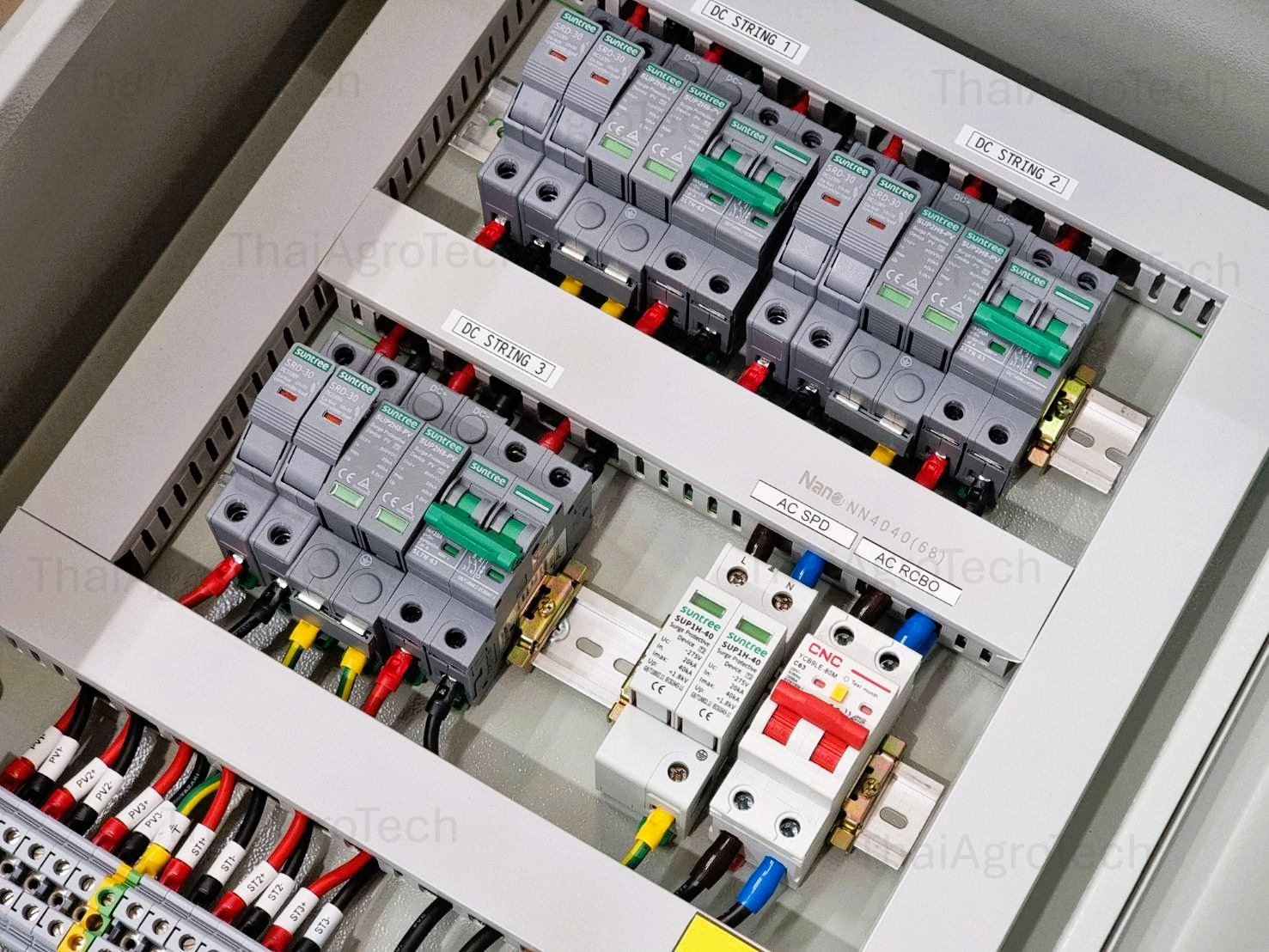 ตู้คอมบายเนอร์ สำหรับระบบโซล่าเซลล์ AC-DC combiner box 3string ขนาด 10-20kw 1phase ongrid system