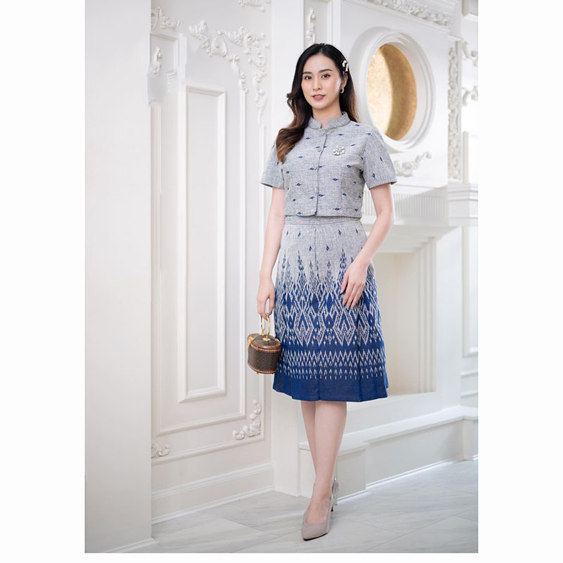 kudapy ชุดเซทสีเทา เสื้อทรงคอจีนกระดุมจริง ผ้าถุงทรงจีบทวิส สวยงามใส่ได้หลายโอกาส ผ้าฝ้ายทอลาย