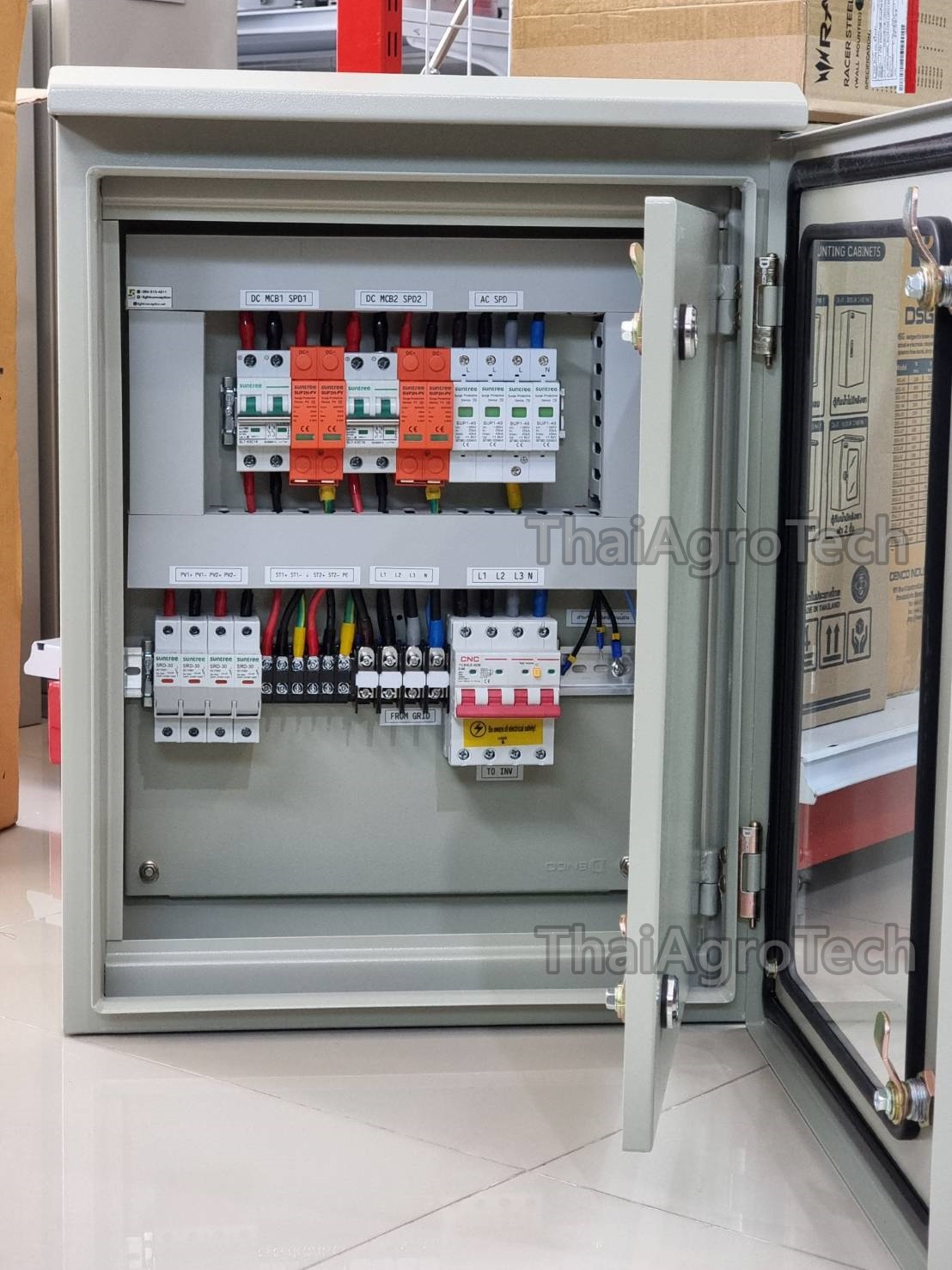 ตู้คอมบายเนอร์สำหรับระบบโซล่าเซลล์เบรกเกอร์กันดูด AC-DC combiner box 2string RCBO (CNC) ขนาด 10-20kw 3phase ongrid system (ตู้กระจกสองชั้นกันน้ำแบบมีหลังคา)