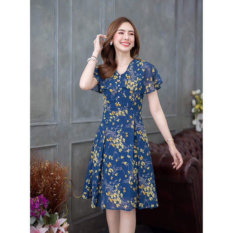 kudapy เดรสสั้นสีขาว/สีกรม ผ้าชีฟองลายดอกสวยสดใส เป็นแขนระบาย กระโปรงจับจีบ ช่วงอกมีดีเทลแต่งกระดุม สวยพริ้ว