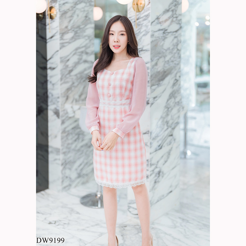 kudapy เดรสสั้นแขนยาวชีฟองคอเหลี่ยมสีชมพู/สีฟ้า/สีดำ ลายสก็อตชาบลูกไม้แขนชีฟอง