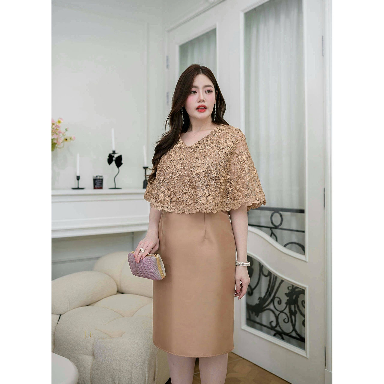 kudapy เดรสผ้าไหมด้านบนดีไซน์คุลมไหล่คลุมต้นแขนด้วยผ้าลูกไม้ผืนใหญ่ ผ้าลูกไม้ใยบวบปักดอกแน่นสวย