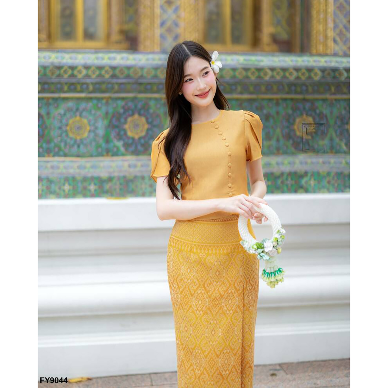 kudapy ชุดเซ็ทเสื้อ+ผ้าถุงลายไทย เสื้อแขนสั้นแต่งกระดุมหน้า ใส่ออกงาน งานบุญ งานวัด งานบวช ชุดลิซ่า