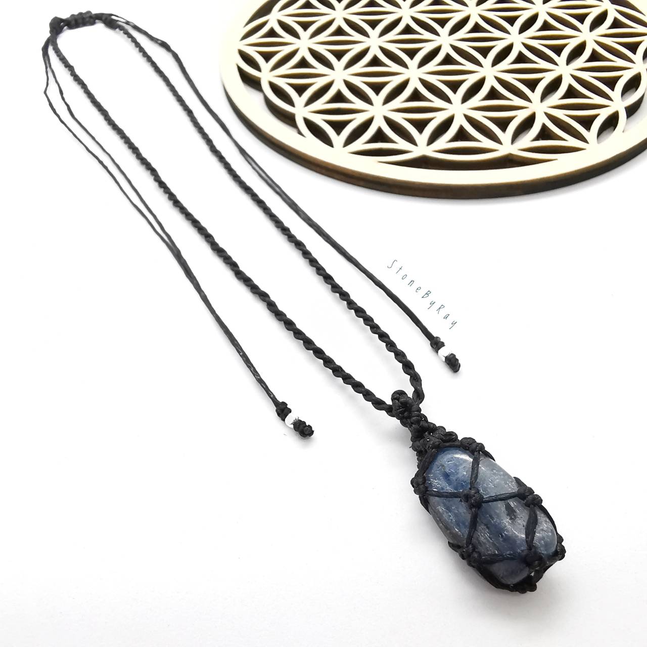 สร้อยคอเชือกจี้หินไคยาไนท์ Kyanite