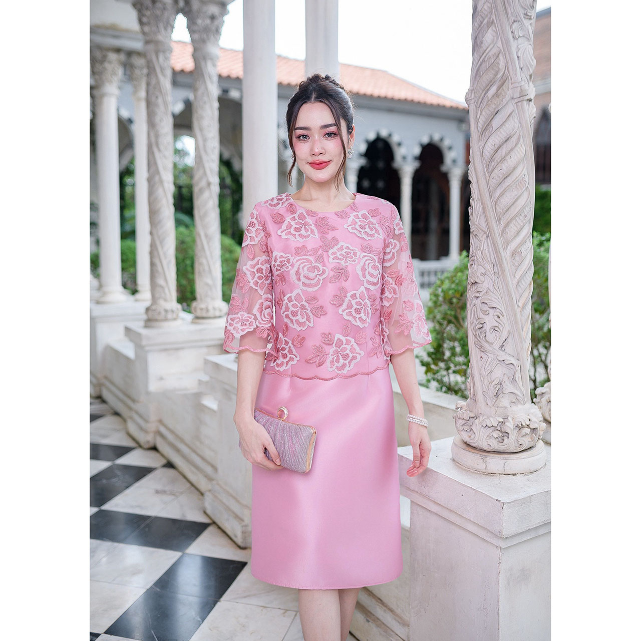 kudapy เดรสสั้นสีกรม/สีชมพู ผ้าไหมด้านบนเป็นงานผ้าลูกไม้ปักลายดอกไม้มีดิ้นผสมเพื่อความสวย