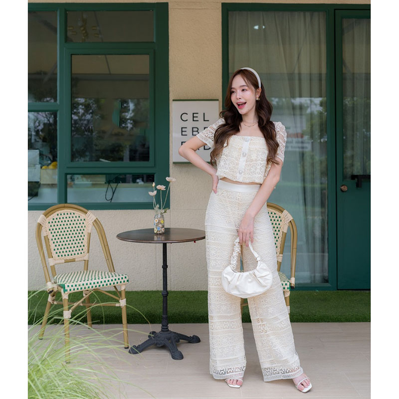 kudapy เซตเสื้อสีครีม/สีม่วง เสื้อครอปลูกไม้แต่งแขนตุ๊กตากิมมิคกางเกงขายาว