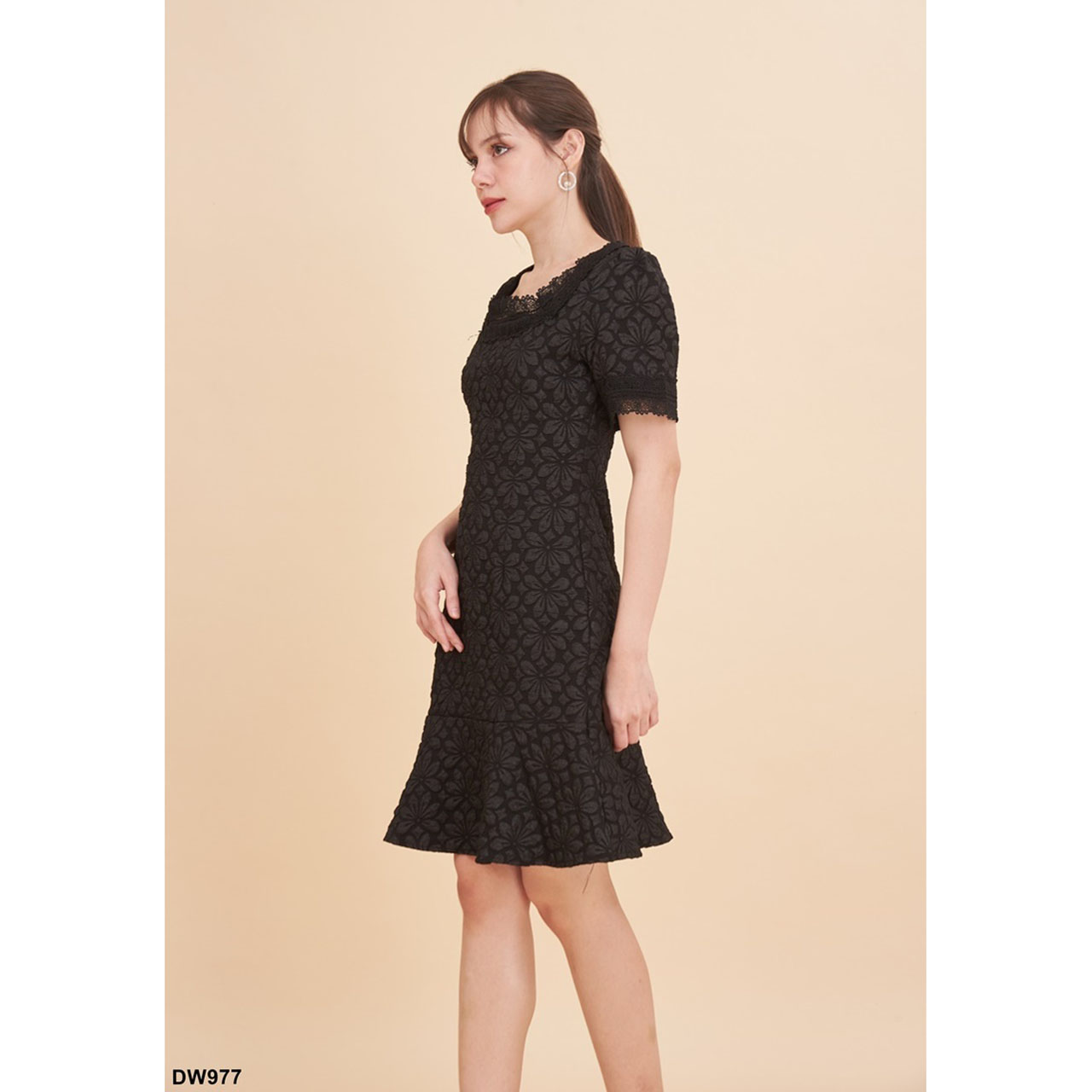 kudapy เดรสสั้นสีดำ/สีม่วง ลายนูนคอลูกไม้ ใส่ออกงาน ใส่ทำงาน สวยดูดี