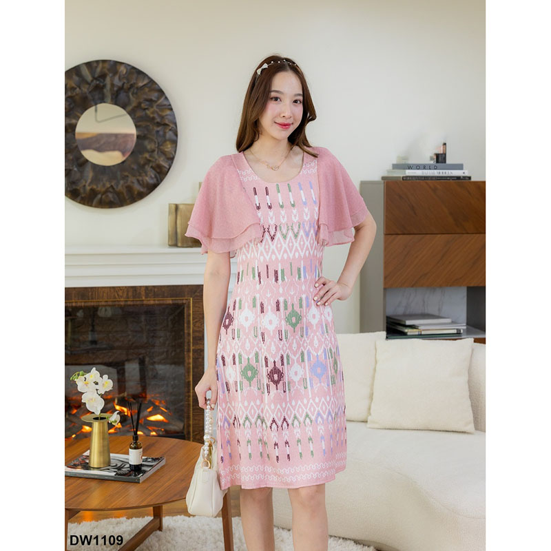 kudapy เดรสสั้นสีกรม/สีชมพู ลายไทยแต่งเเขนระบายสองชั้น