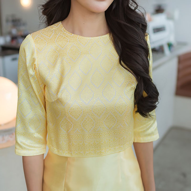 kudapy ชุดเซ็ท ผ้าลายไทยสีทอง แขนสามส่วน ใส่ออกงาน พิธีกร สวยดูดี