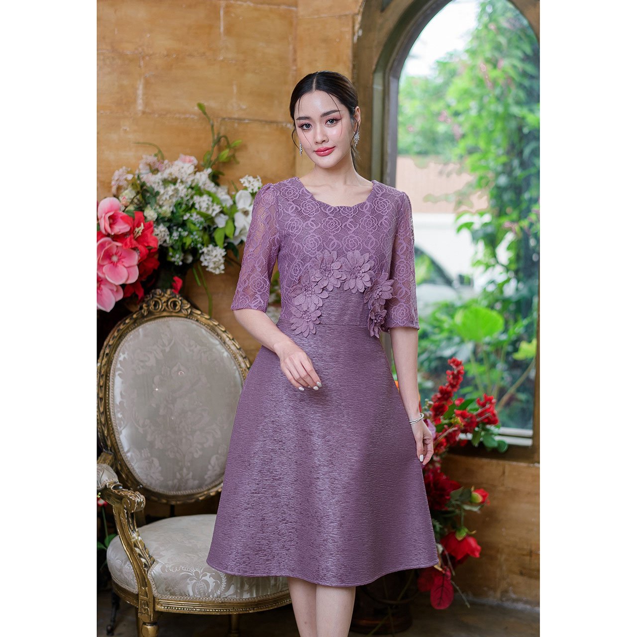 kudapy เดรสสั้นสีม่วง/สีชานม ดีไซน์สวยเก๋ ช่วงอกแต่งดอกไม้สวยมากๆ ผ้าสวย ทรงสวยหวาน งานดีมาก ถูกใจแน่นอน