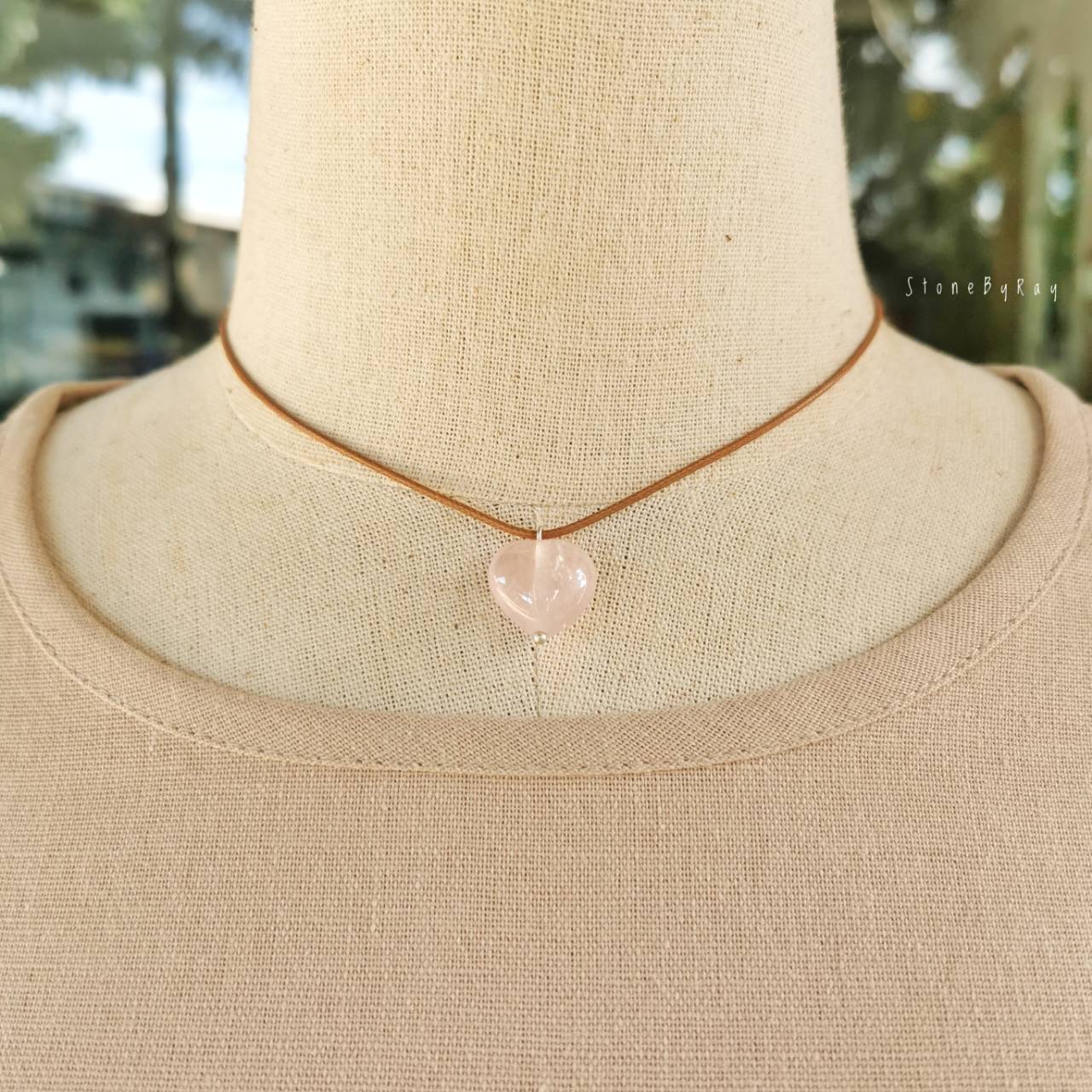 สร้อยคอเชือกจี้หินโรสควอตซ์ Rose Quartz