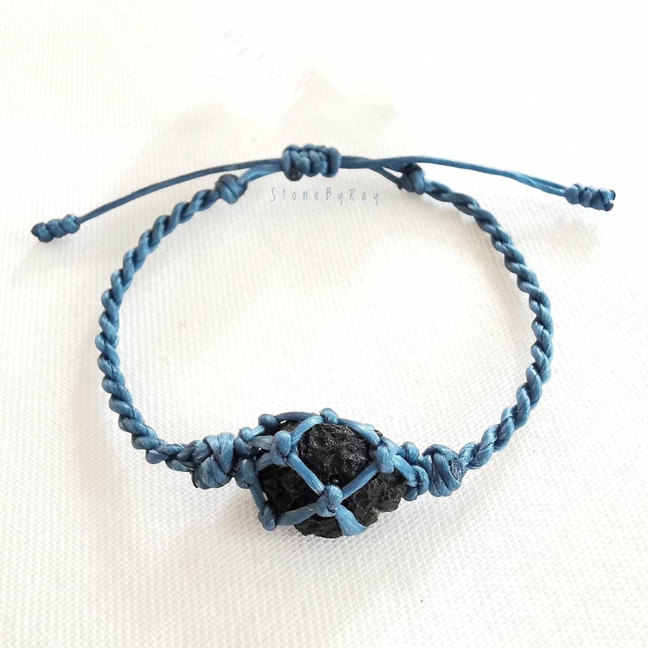 สร้อยข้อมือเชือกถักหินสะเก็ดดาว