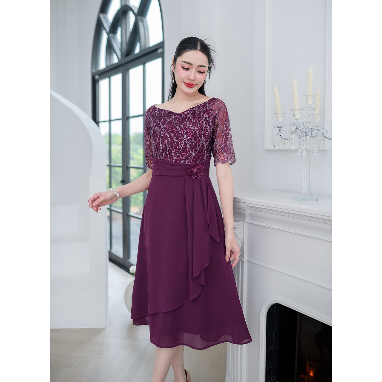 kudapy เดรสลูกไม้ทอผสมดิ้นแต่งเลื่อม งานเดรสออกงานรุ่นสวยหวาน ดีไซน์คอปาดโชว์คอ ช่วงกระโปรงเป็นงานผ้าชีฟอง