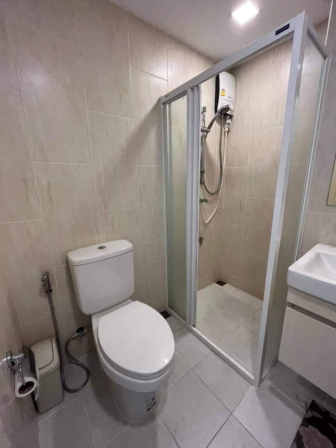 ปล่อยเช่า Atmoz Ladprao 71 (แอทโมซ ลาดพร้าว 71) - โซนพื้นที่ MRT ลาดพร้าว 71 1ห้องนอน 1ห้องน้ำ - ขนาดห้อง 24 ตรม. ชั้น 4 ตึก A - ให้เช่า 9,800 ต่อเดือน