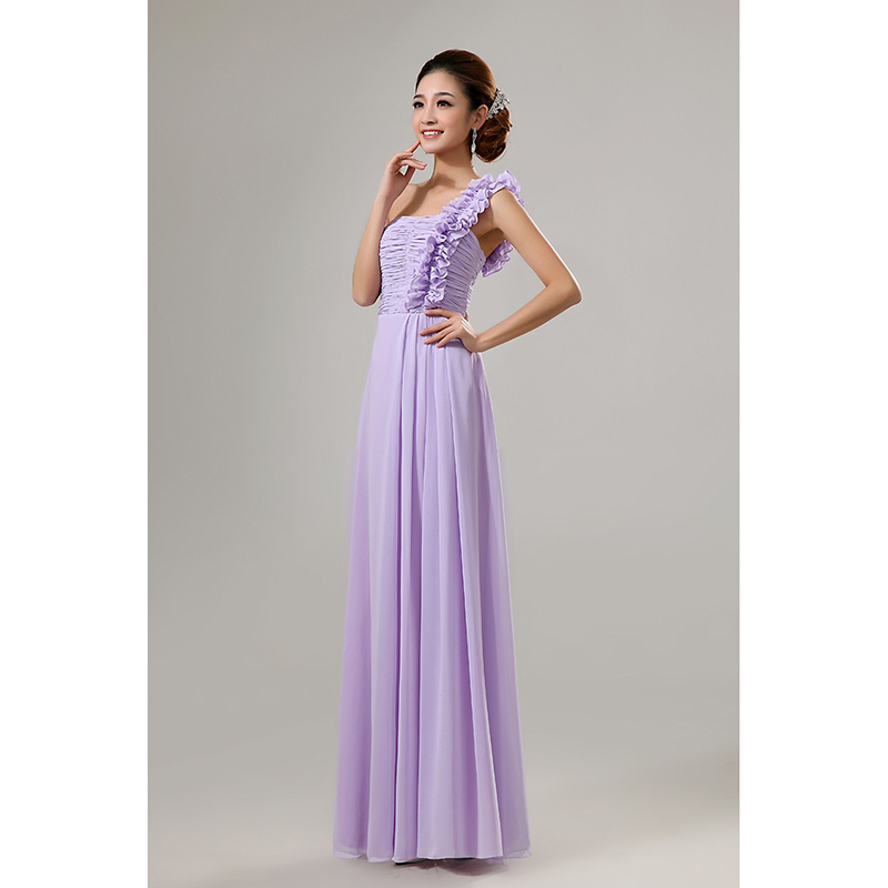 kudapy เดรสยาวสีม่วง ไหล่เดียว จับจีบตลอดช่วงเอว แต่งระบายไหล่ซ้าย เรียบหรู