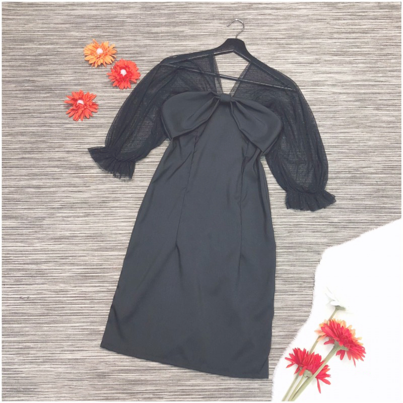 kudapy เดรสสั้นไปงานสีดำเซ็กซี่ ช่วงบนแต่งซีทรู ตามแบบ แขนยาว คอวีด้านหน้าและด้านหลัง