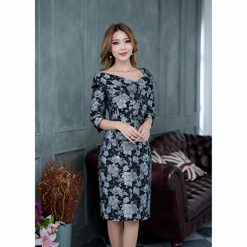 kudapy เดรสสั้นสีดำเงิน/สีครีมผ้า jacquard ผ้าลายสวยลายดอกทูโทนผ้านูน 3D ผ้าสวยมากค่ะ ดีไซน์ทรงปาดไหล่แต่งโบว์ช่วงอกแต่งอะไหล่สวยเก๋