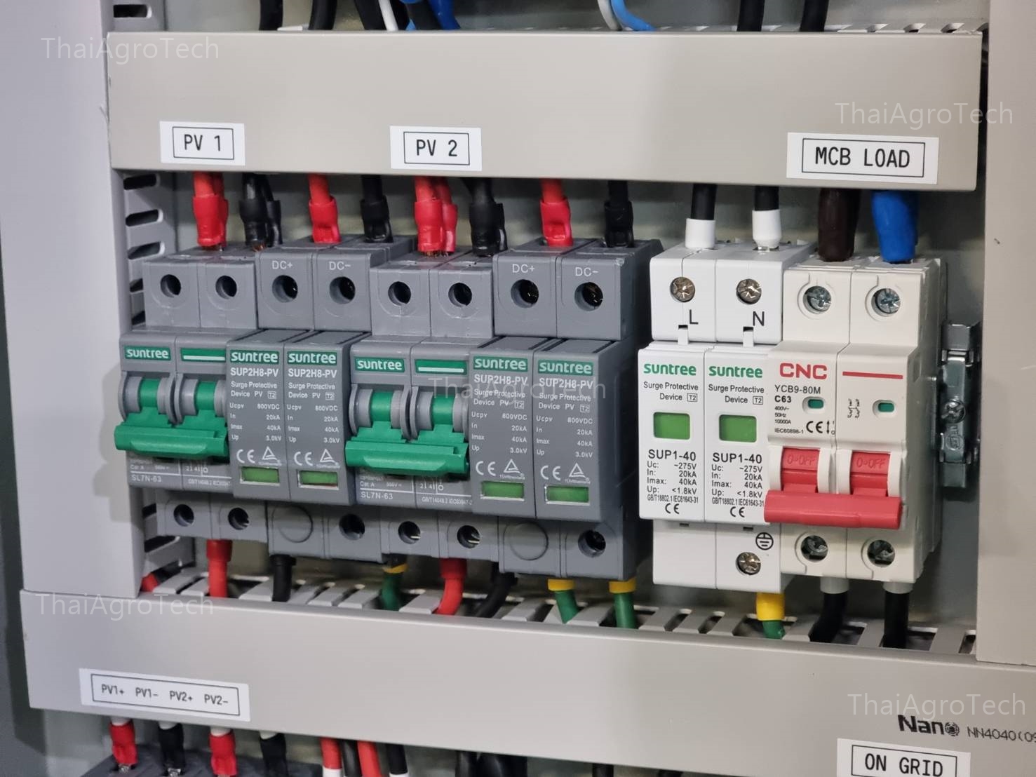 ตู้คอมบายเนอร์แบบไฮบริดออนออฟกริด 2 สตริง Hybrid On/Off-grid AC Combiner Box 2 string พร้อม สวิตซ์สลับแหล่งจ่ายไฟ อัตโนมัติ(สลับเร็ว) ระบบไฟฟ้าสำรอง ATS Automatic Dual Power Transfer Switch 2P 63A-100A