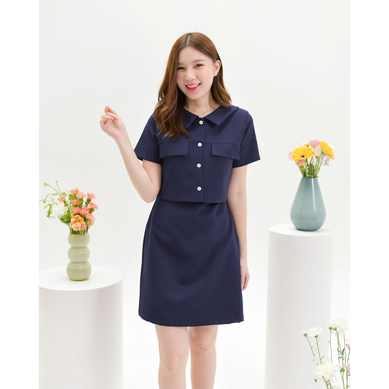 kudapy kudapy kudapy เดรสสั้นสีเทาเข้ม/สีเขียวทหาร/สีกรม คอปก คัทติ้งตัดต่อช่วงอก เพิ่มดีเทลปากกระเป๋าเก๋ๆ ดีไซน์น่ารัก กระดุมอกแกะได้จริง เพิ่มความชิคๆเก๋ๆ ใส่สวยปัง