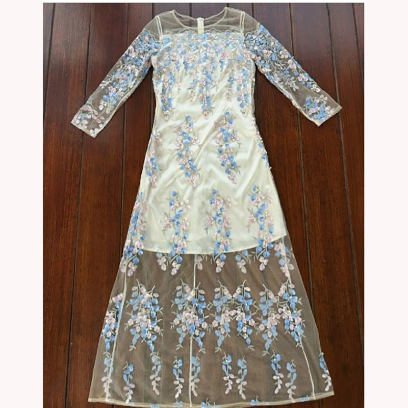 kudapy เดรสยาวลูกไม้ปักลายโทนสีฟ้าชมพูพลาสเทล แขนยาว ไหล่ซีทรู มีซับในในตัวสีเนื้อ