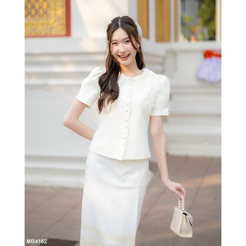 kudapy ชุดเซ็ทเสื้อ+ผ้าุงสีครีม ผ้าไทย กระดุมหน้า แขนสั้น คอปกผ้าลูกไม้ ใส่ออกงานบุย งานบวช สวยดูดี