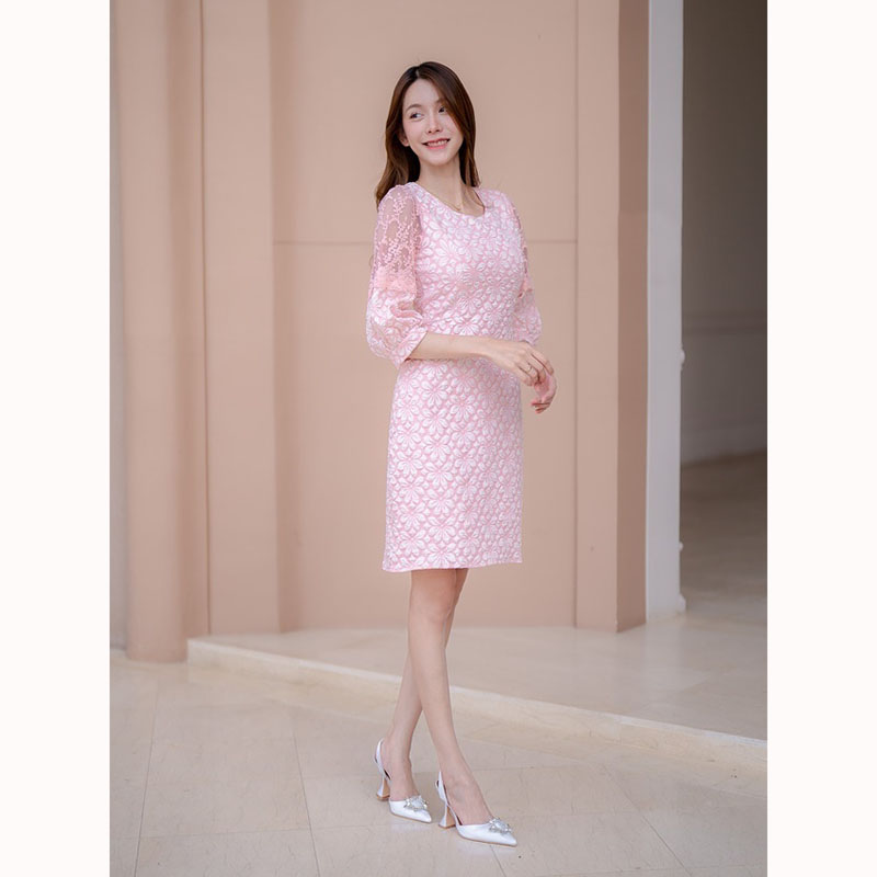 kudapy เดรสสั้นสีชมพู/สีขาว/สีแดง ผ้าทอลายนูนดอกไม้แขนตาข่าย