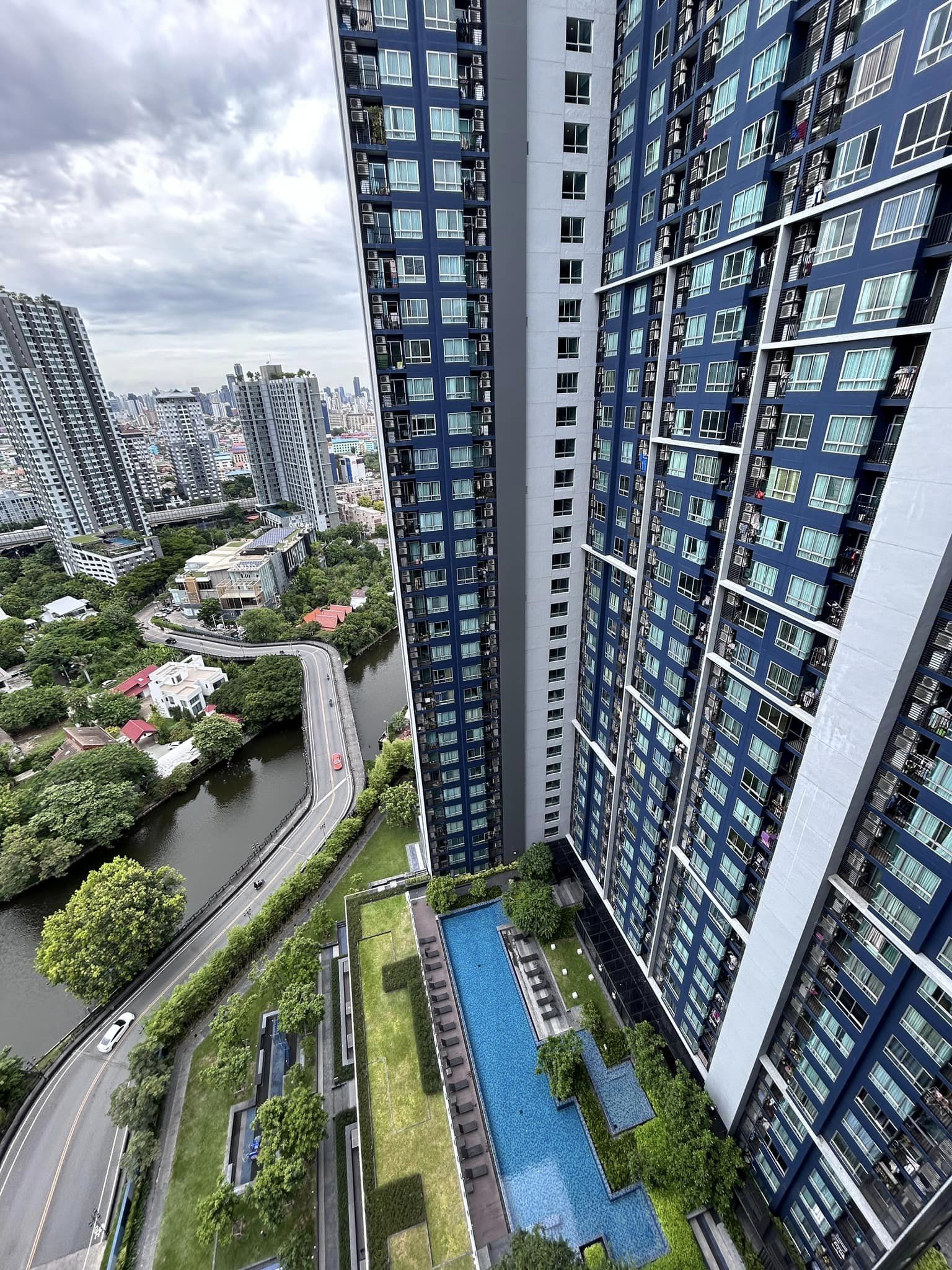 ปล่อยเช่าคอนโด The Base Sukhumvit 77 (เดอะ เบส สุขุมวิท 77) - เฟอร์เครื่องใช้ไฟฟ้าครบครั้น - ใกล้ BTSอ่อนนุช