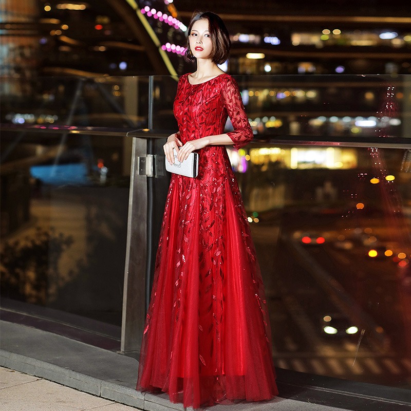 kudapy เดรสยาว ชุดราตรียาวสีแดง/สีครีมทอง/สีน้ำเงิน เดรสออกงานปักลายใบไม้แขนสามส่วน กระโปรงทรงหางปลา เรียบหรูดูแพง สวยดูดี แบบสวยทันสมัย ใส่ออกงาน