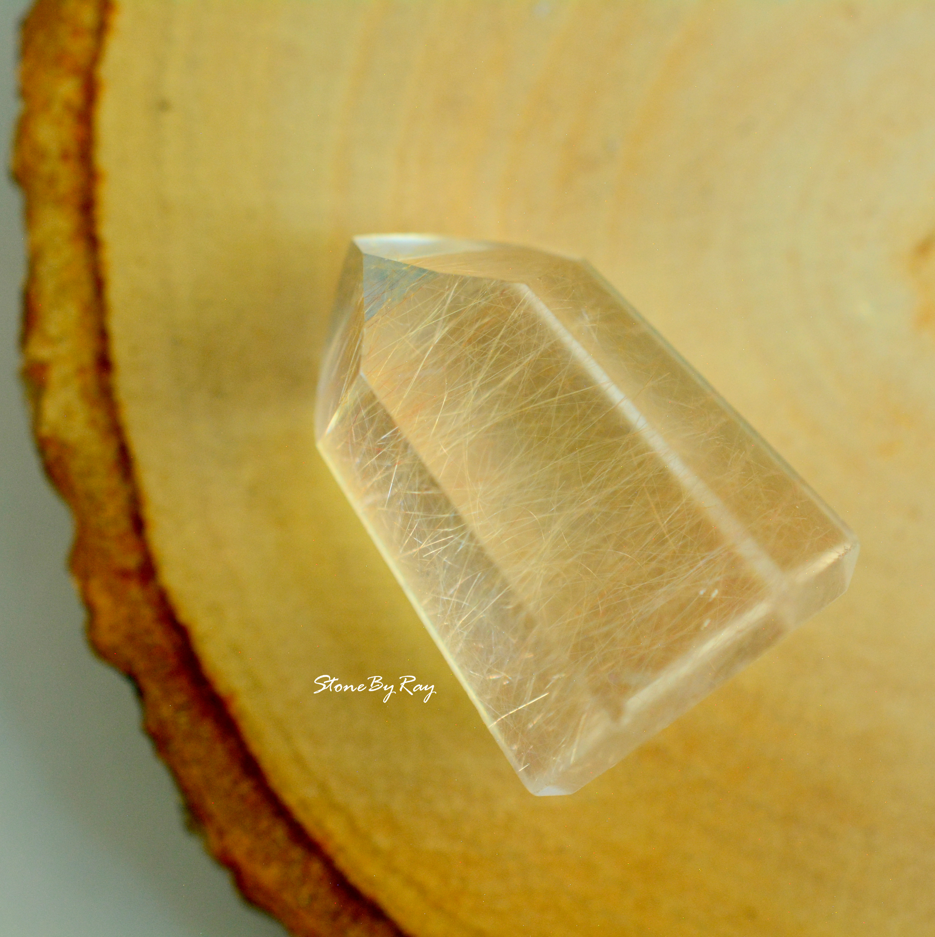 หินไหมเงินเจียรทรงผลึกแท่งคริสตัล