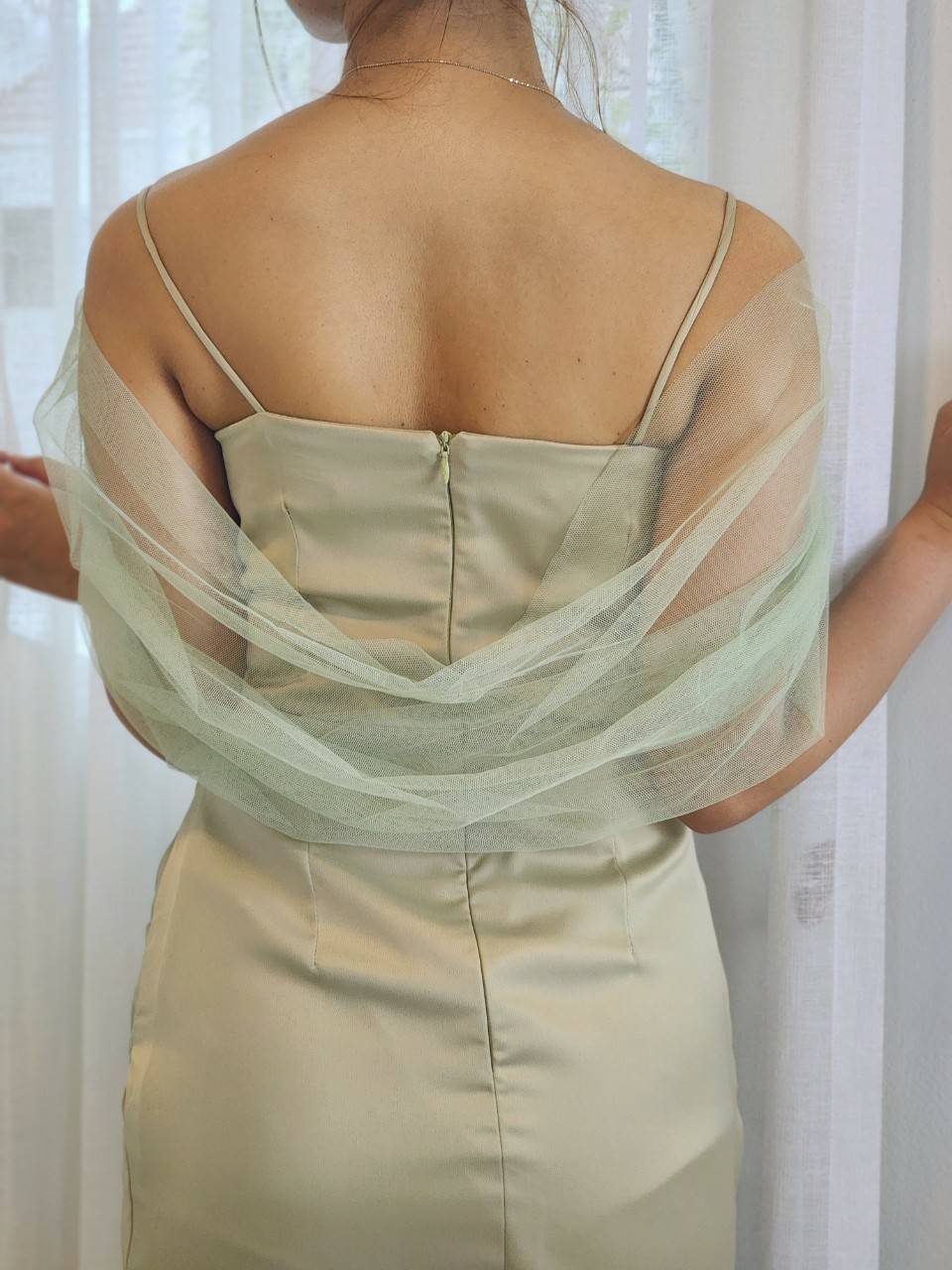 kudapy เดรสยาวออกงาน ปาดไหล่ แต่งสายเดี่ยว เดรสผ้าเครปซาตินเนื้อนิ่มลื่น S M L XL 2XL ยาว 58 นิ้ว