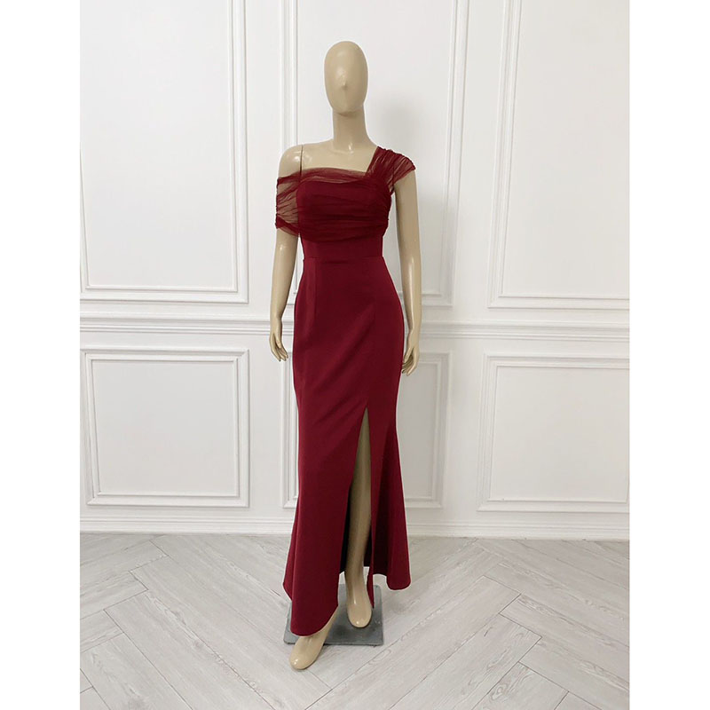 kudapy เดรสยาวสีแดง/สีกรม สไตล์เรียบหรูดูแพง ไหล่แต่งผ้าซีทรู กระโปรงยาวผ่าหน้า เหมาะสำหรับใส่เป็นชุดราตรี ชุดไปงานแต่งงาน ชุดเพื่อนเจ้าสาว