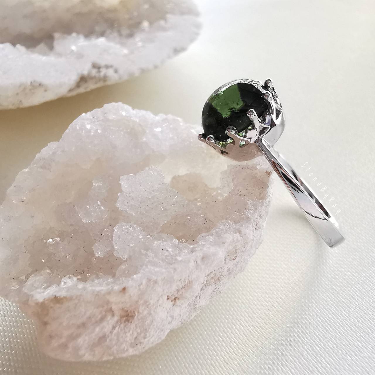 แหวนเงินสะเก็ดดาวโมดาไวท์(Moldavite)