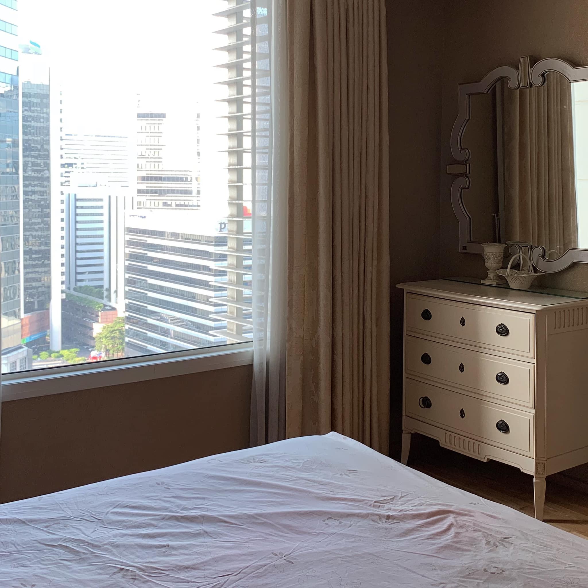 ปล่อยเช่าคอนโด The Empire Place (ดิ เอ็มไพร์ เพลซ) สาทร - ห้องสวยวิวสวยน่าอยู่เฟอร์เครื่องใช้ไฟฟ้าครบครั้น - การเดินทาง: ใกล้ BTS ช่องนนทรี