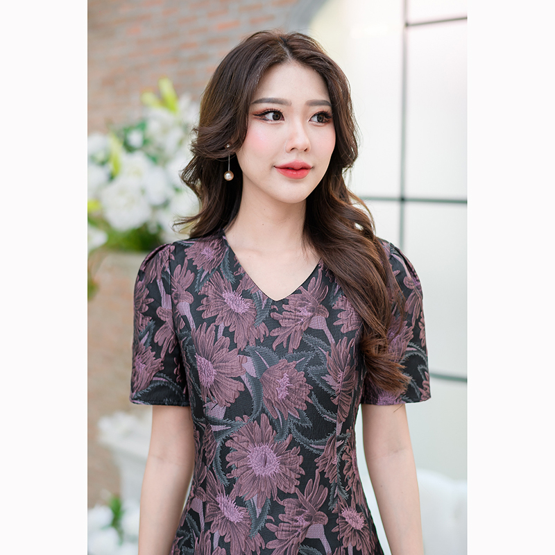 kudapy เดรสสั้นสีโทนม่วง/สีโทนเขียว ลายผ้าสวยโดดเด่น เป็นผ้าทอลาย เนื้อสามมิติ เด่นคือทนทานเป็นรอยยากและขาดยาก