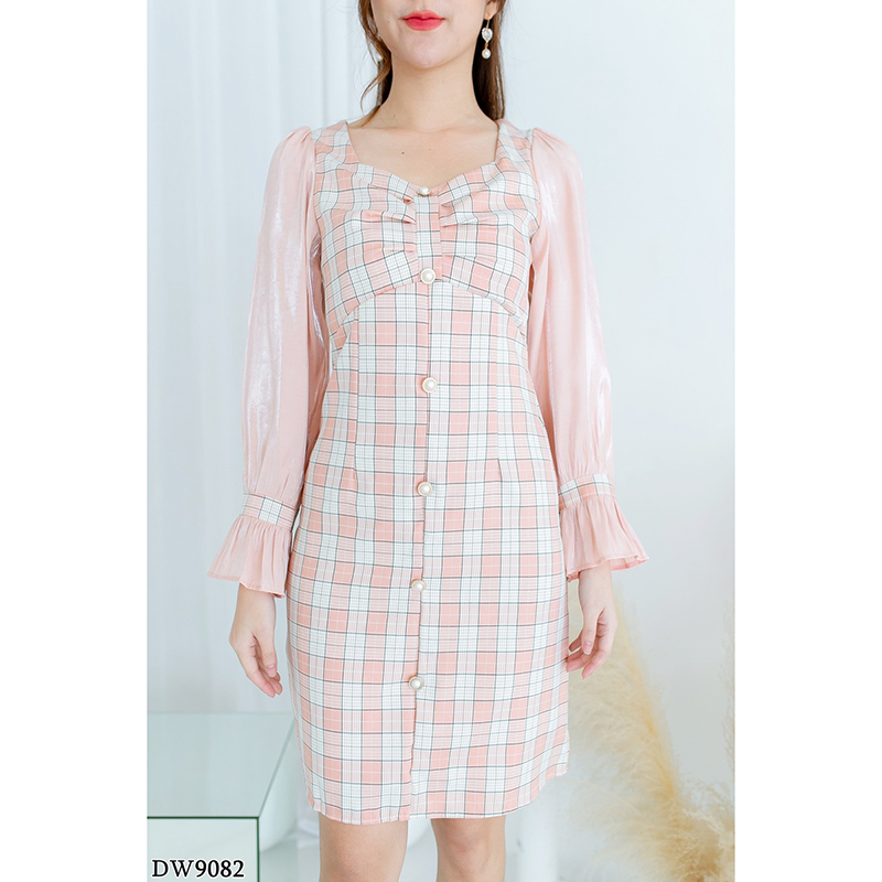 kudapy เดรสสั้นแขนยาวชีฟองลายสก้อตสีชมพู/สีฟ้า/สีครีม แขนยาวกระดุมหน้าลายตาราง สวยดูดีน่ารัก