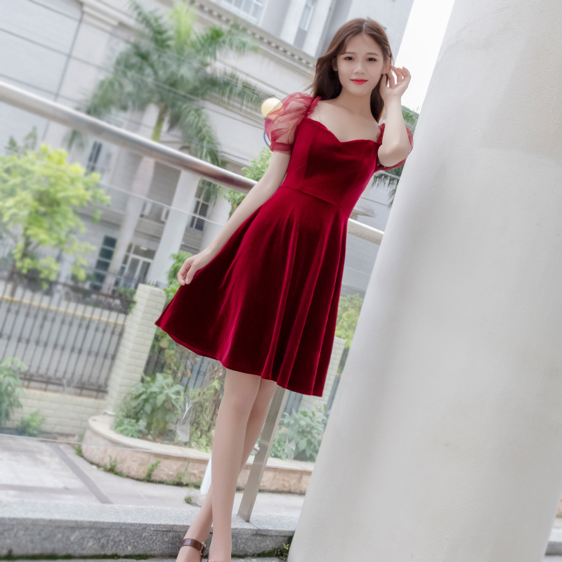 kudapy มินิเดรสหรูกำมะหยี่ทรงเจ้าหญิง แต่งแขนซีทรูพองบอลลูน (แดง)